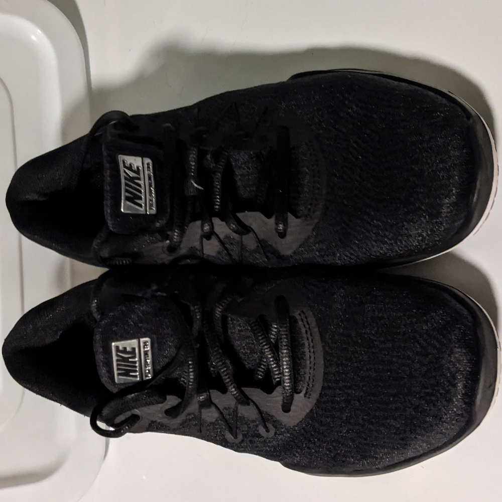 Womens 8 1/2 Nike Running/walking sneaker